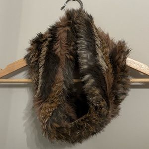 Soft fur neck scar, like new